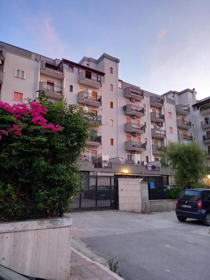 Appartamento Hauze Trani Esterno foto